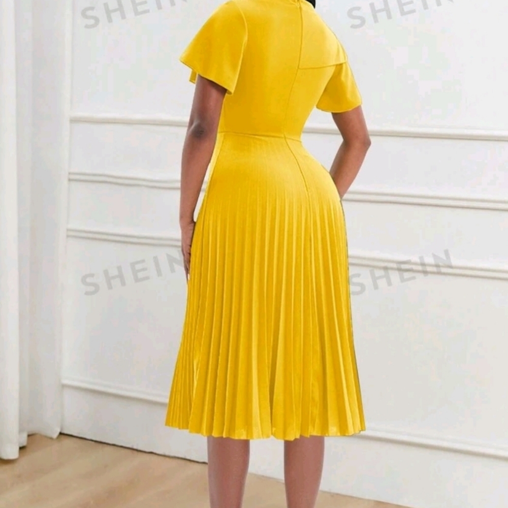 Dress - Picture 3 of 4
